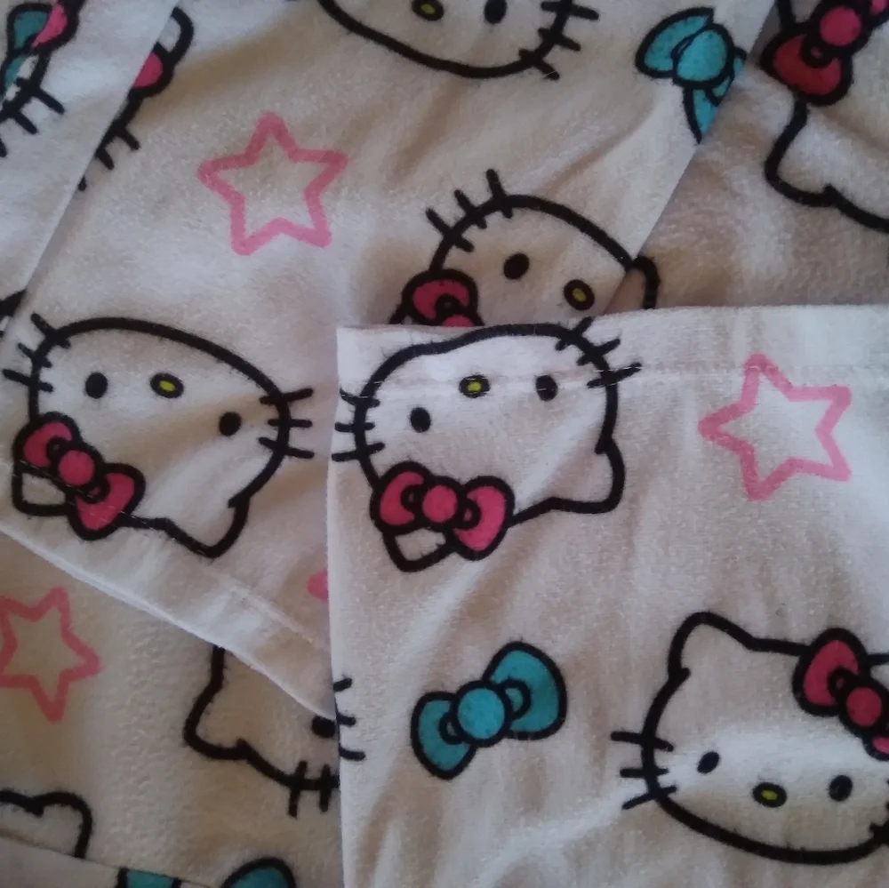 Hello kitty girls 7/8 pajamas set with satin like ruffled edges & collar